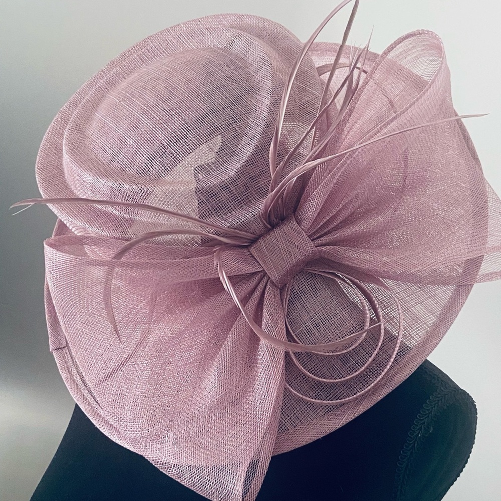 Kentucky Derby Hat. 
Beautiful Light mauve In New Condition, 
Worn once indoors. - Picture 2 of 14